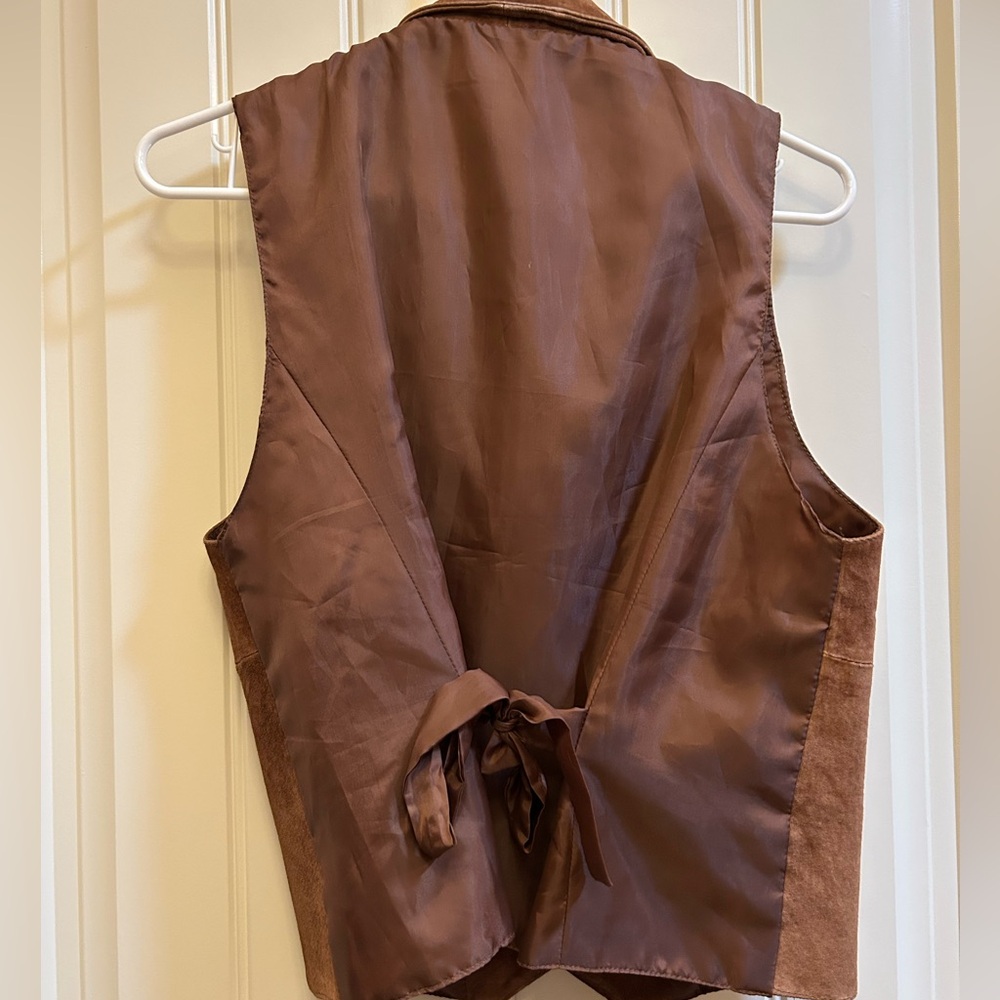 Savannah Brown Women's Suede Vest - Picture 2 of 5